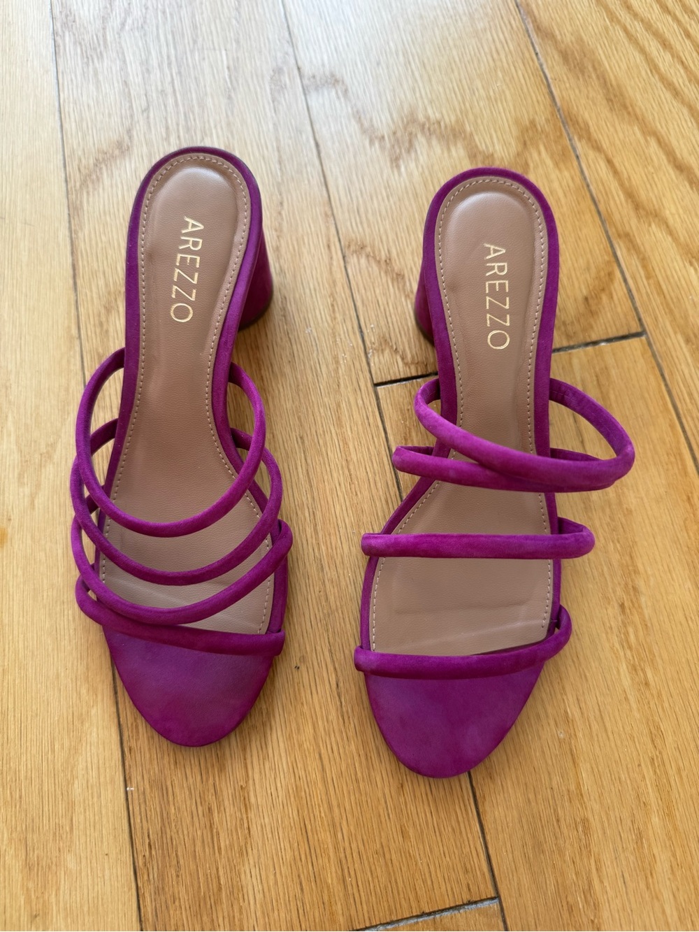 Never worn! Arezzo Women’s Magenta Strappy Block Suede Heel Mules